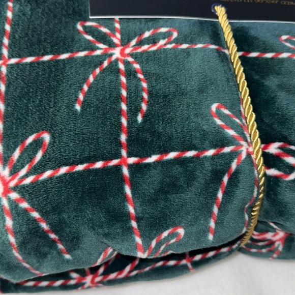 Rachel Roy Red and Green Bows FULL/QUEEN Christmas Blanket NWT - Picture 2 of 5